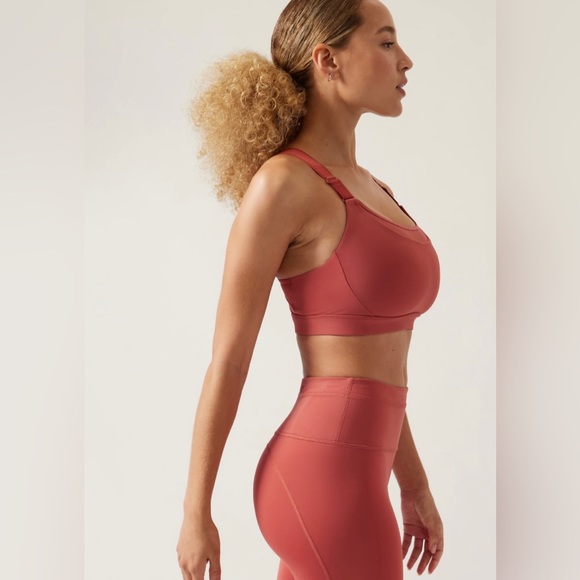Athleta Ultimate Adjustable Bra. - Picture 3 of 11